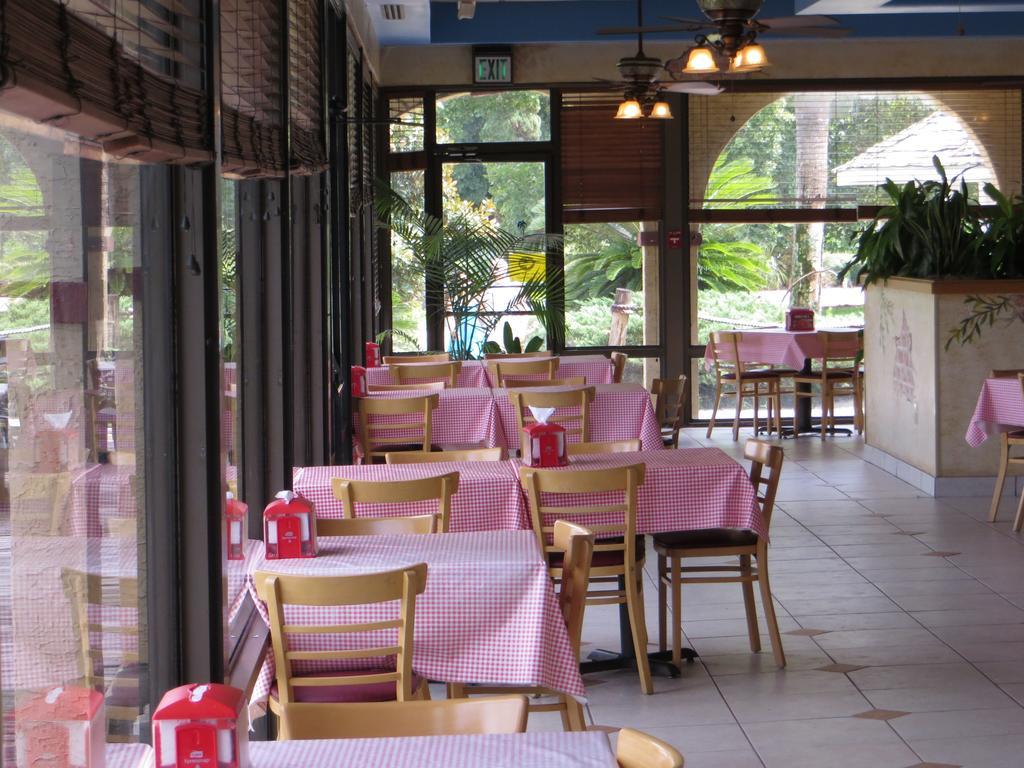 Maingate Lakeside Resort Four Corners Exterior foto
